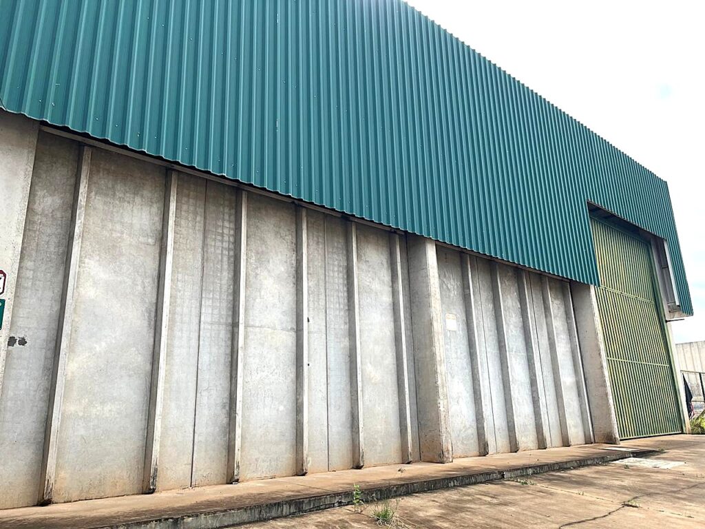 Aluga-se salão em Distrito Industrial $ 25.000,00