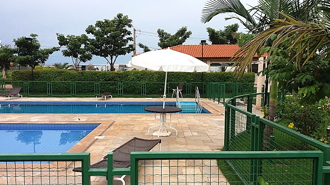 Aluga-se sobrado em condomínio fechado $ 3.200,00