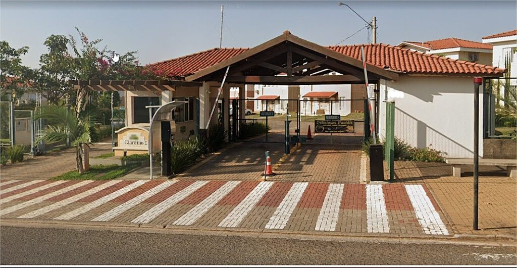 Aluga-se sobrado em condomínio fechado $ 3.200,00