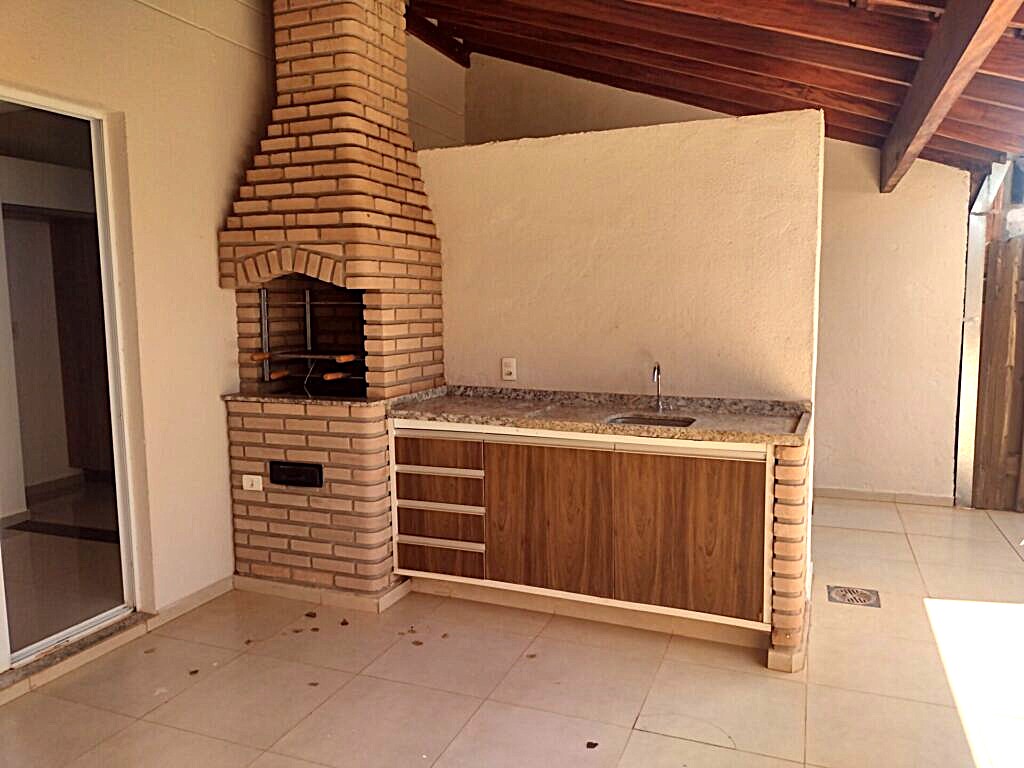 Aluga-se sobrado em condomínio fechado $ 3.200,00