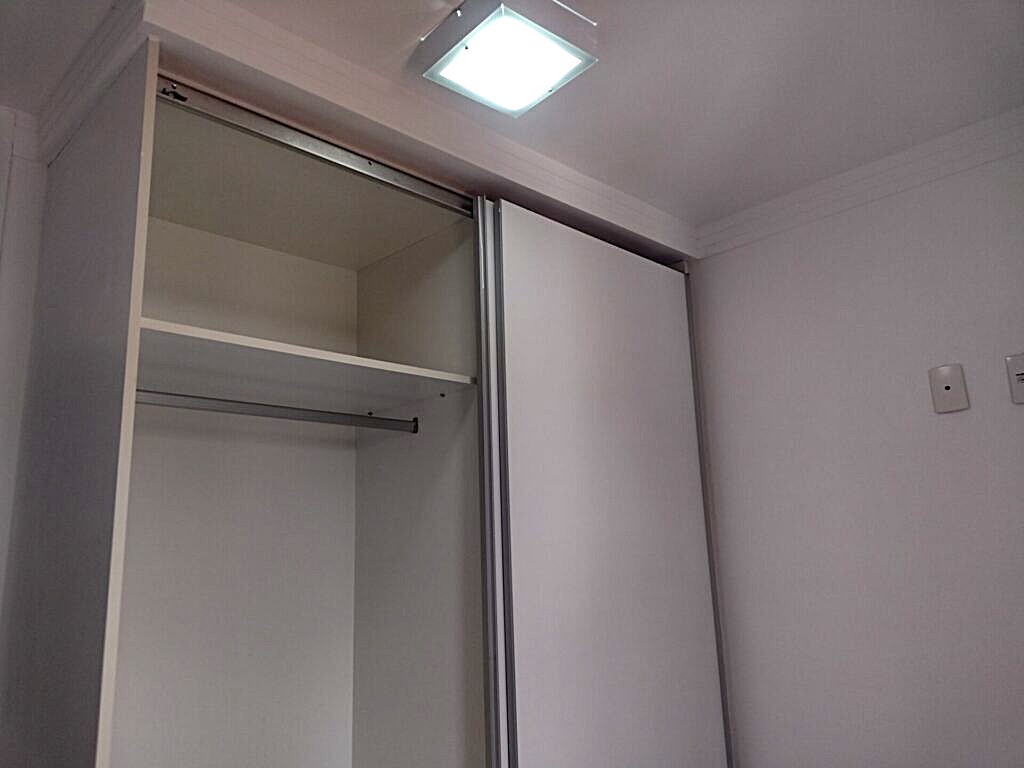 Aluga-se sobrado em condomínio fechado $ 3.200,00