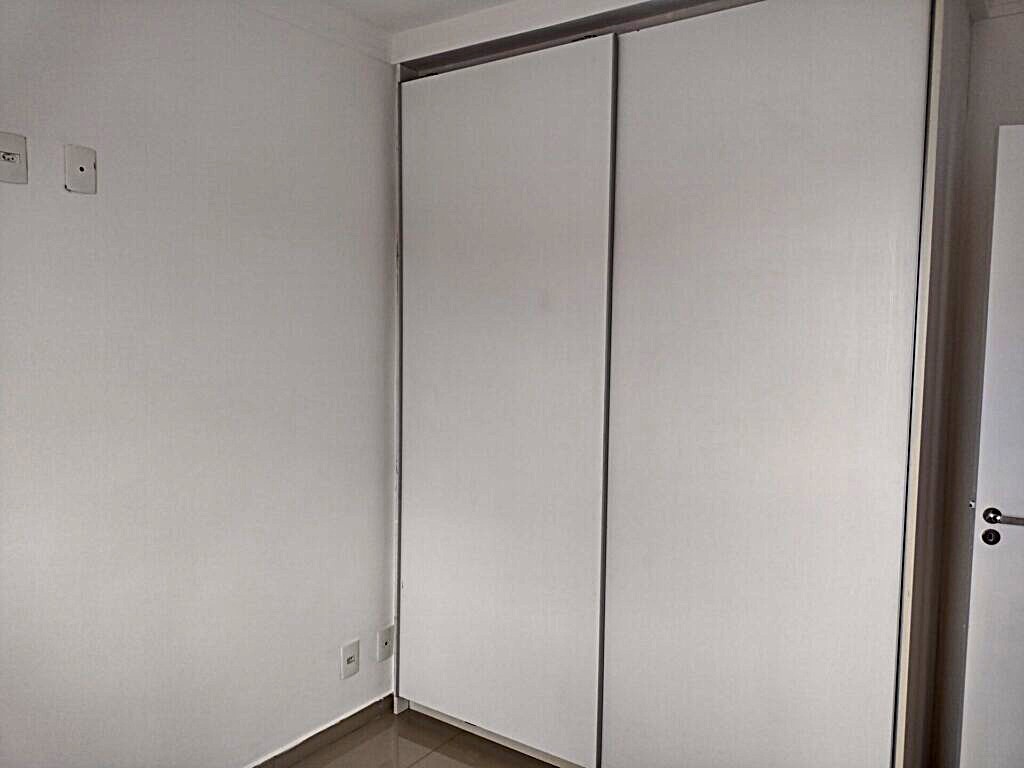 Aluga-se sobrado em condomínio fechado $ 3.200,00