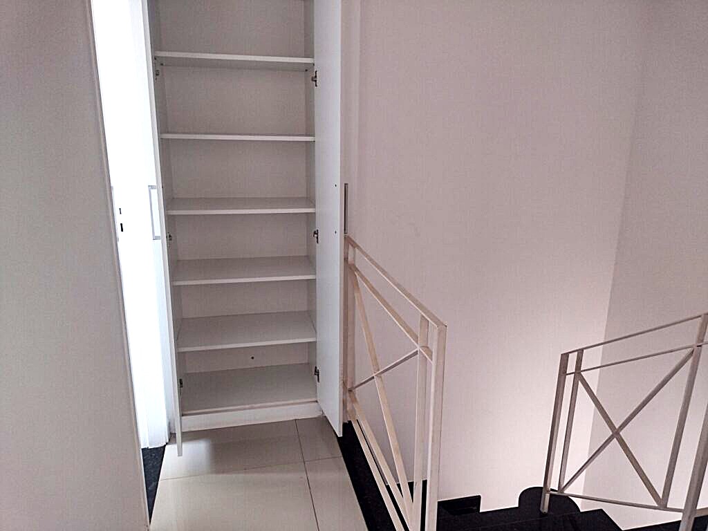 Aluga-se sobrado em condomínio fechado $ 3.200,00