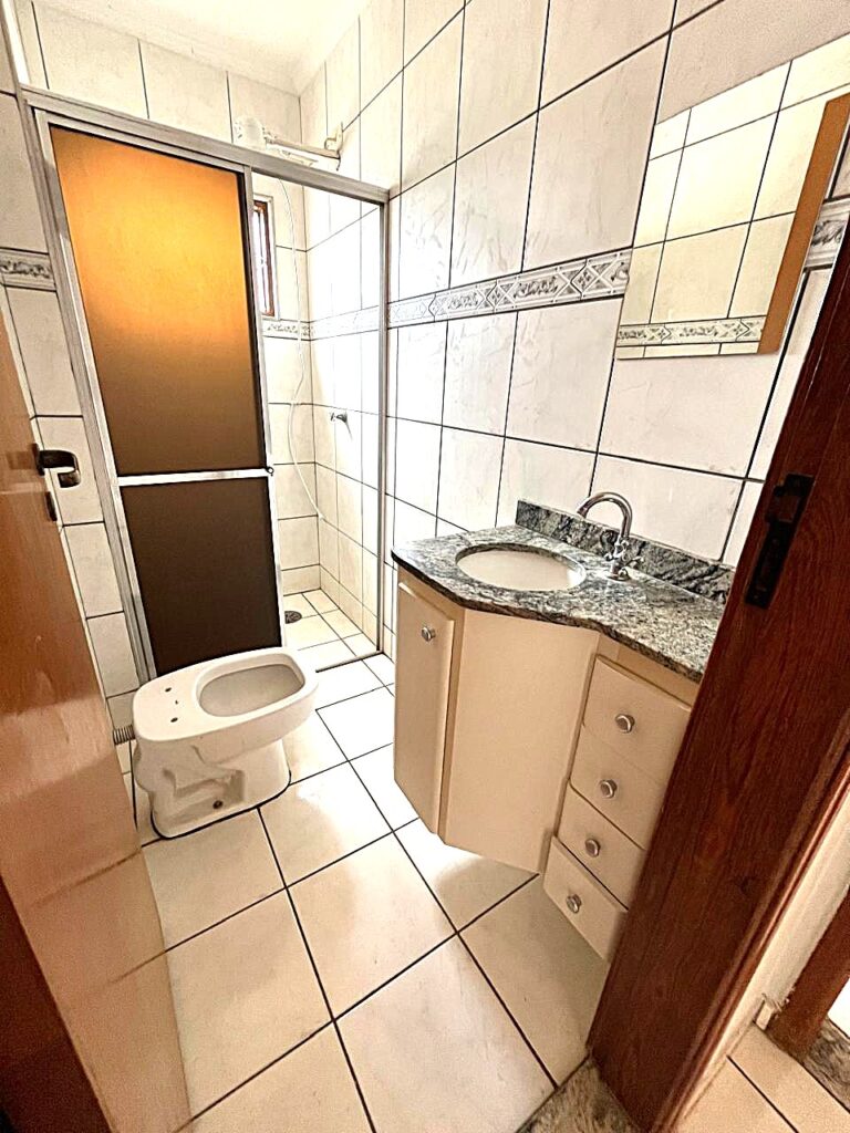 Vende-se Apto no Higienópolis de 02 dormitórios por $ 190.000,00