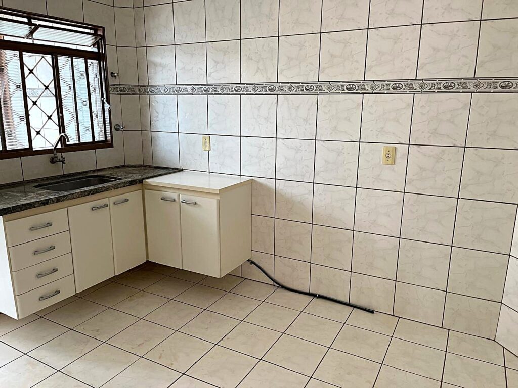 Vende-se Apto no Higienópolis de 02 dormitórios por $ 190.000,00