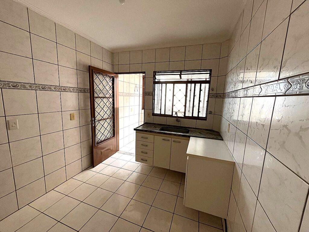 Vende-se Apto no Higienópolis de 02 dormitórios por $ 190.000,00