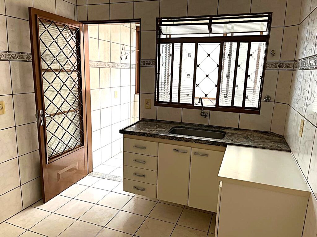 Vende-se Apto no Higienópolis de 02 dormitórios por $ 190.000,00