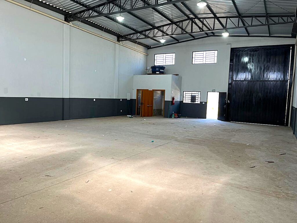 Aluga-se Salão 300m² $ 7.000,00