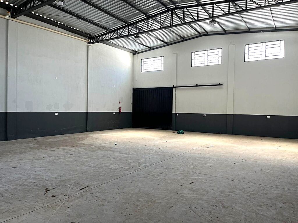 Aluga-se Salão 300m² $ 7.000,00