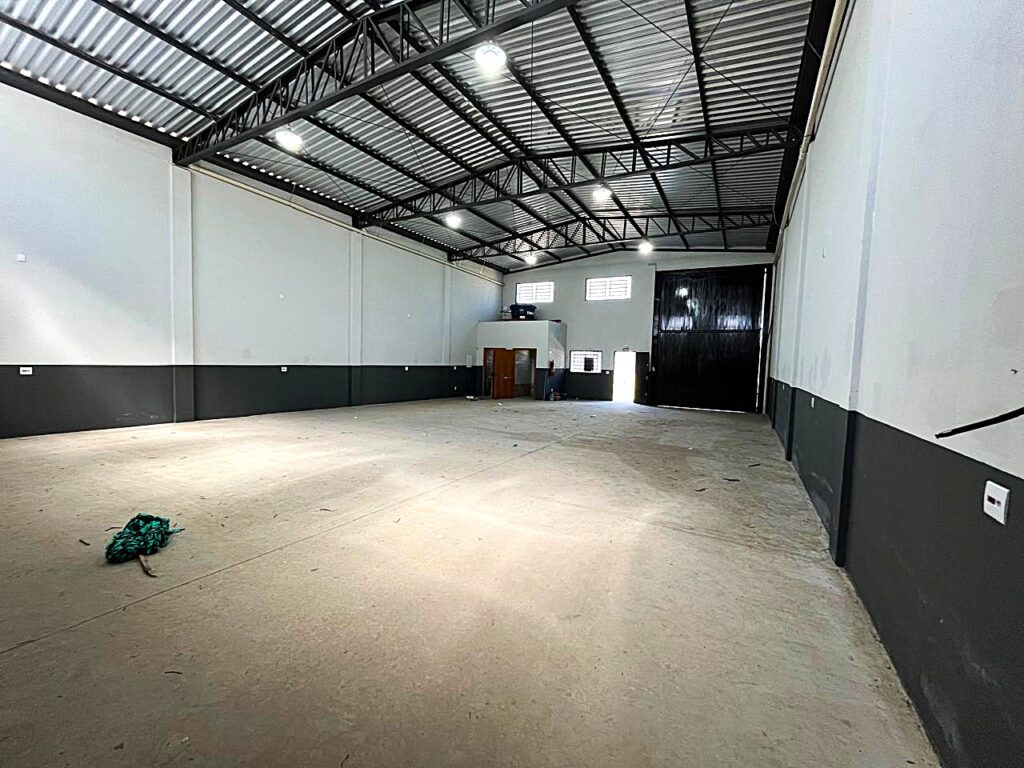 Aluga-se Salão 300m² $ 7.000,00