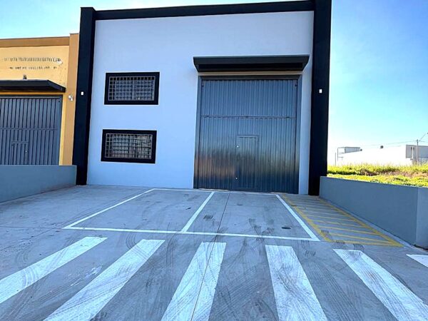 Aluga-se Salão novo em centro empresarial $ 3.800,00