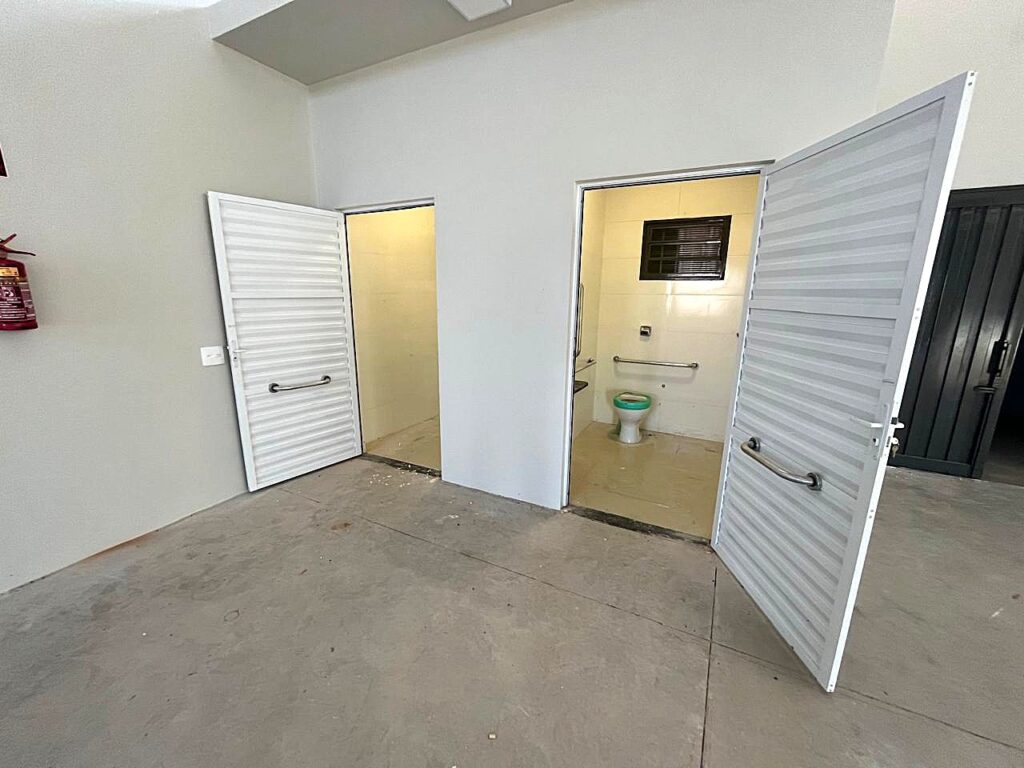 Aluga-se Salão novo em centro empresarial $ 3.800,00