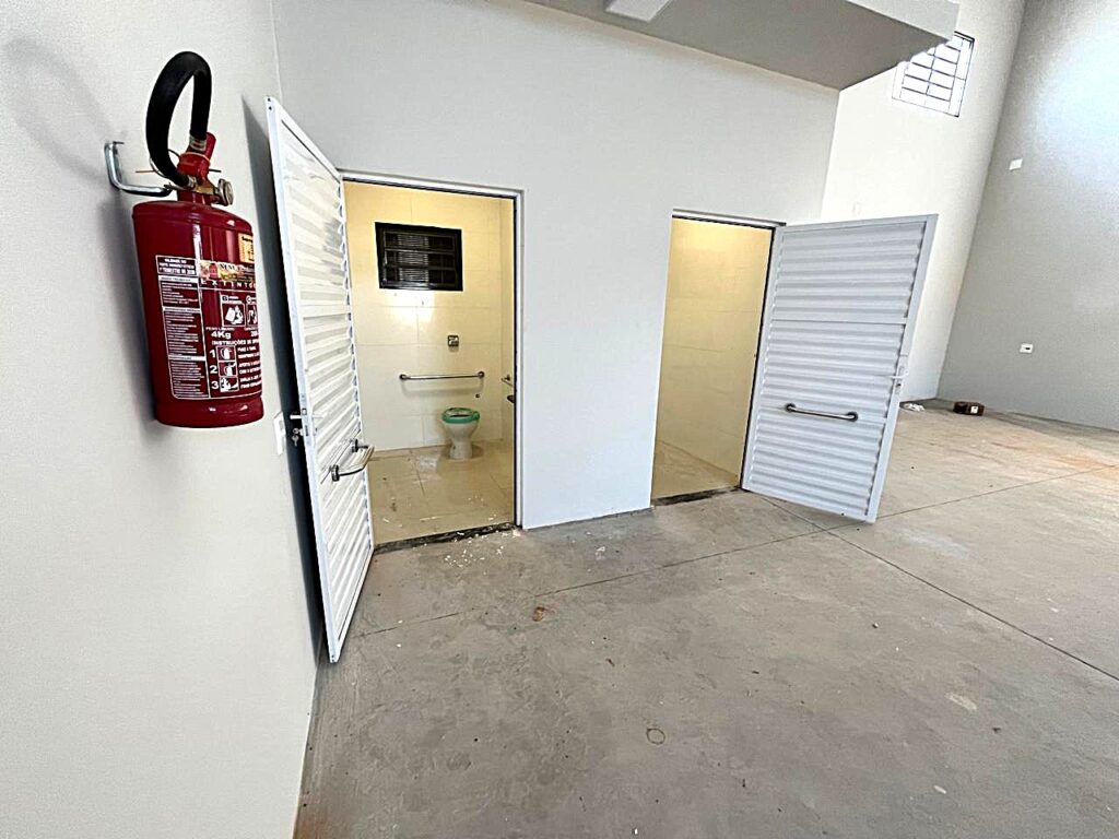 Aluga-se Salão novo em centro empresarial $ 3.800,00