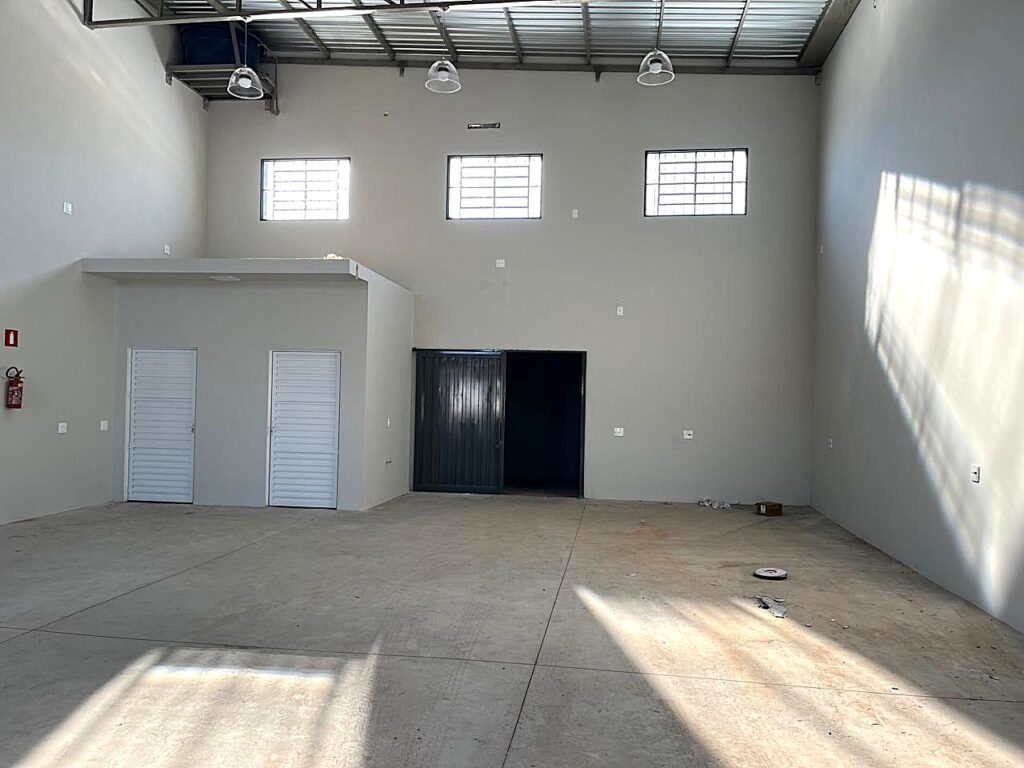 Aluga-se Salão novo em centro empresarial $ 3.800,00