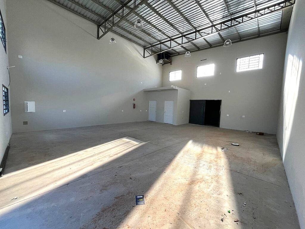 Aluga-se Salão novo em centro empresarial $ 3.800,00