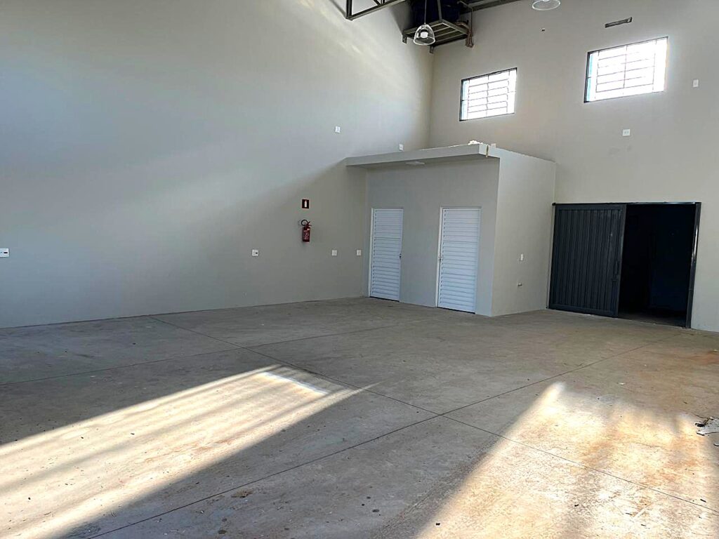 Aluga-se Salão novo em centro empresarial $ 3.800,00