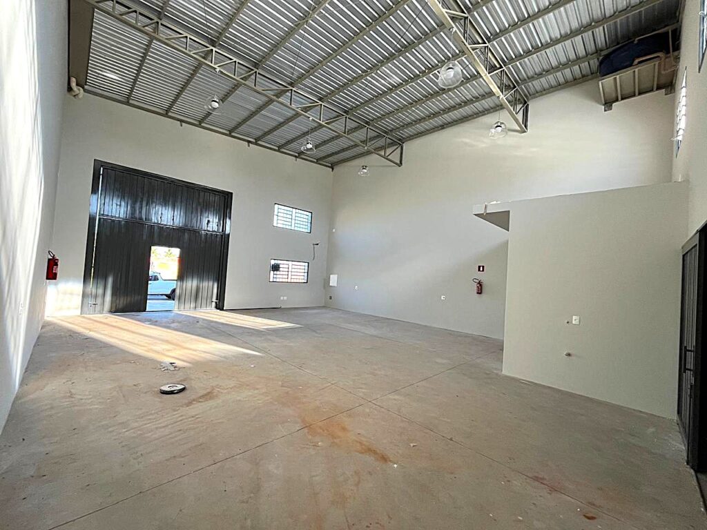 Aluga-se Salão novo em centro empresarial $ 3.800,00