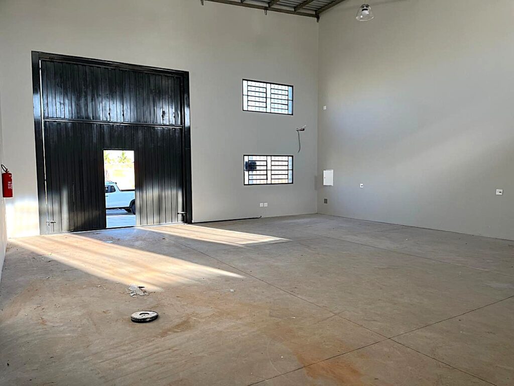 Aluga-se Salão novo em centro empresarial $ 3.800,00