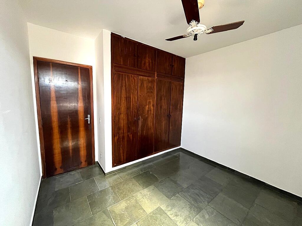 Vende-se Apto próximo ao Rio Preto Shopping c/ elevador $ 450.000,00 Vende-se Apto próximo ao Rio Preto Shopping c/ elevador $ 450.000,00