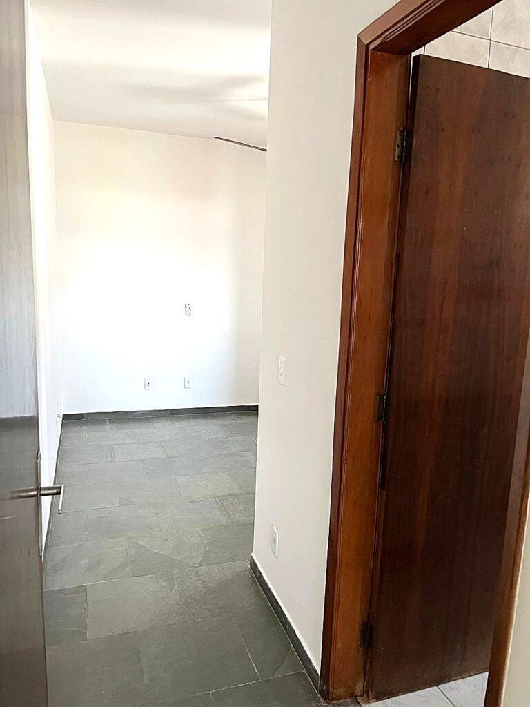 Vende-se Apto próximo ao Rio Preto Shopping c/ elevador $ 450.000,00 Vende-se Apto próximo ao Rio Preto Shopping c/ elevador $ 450.000,00