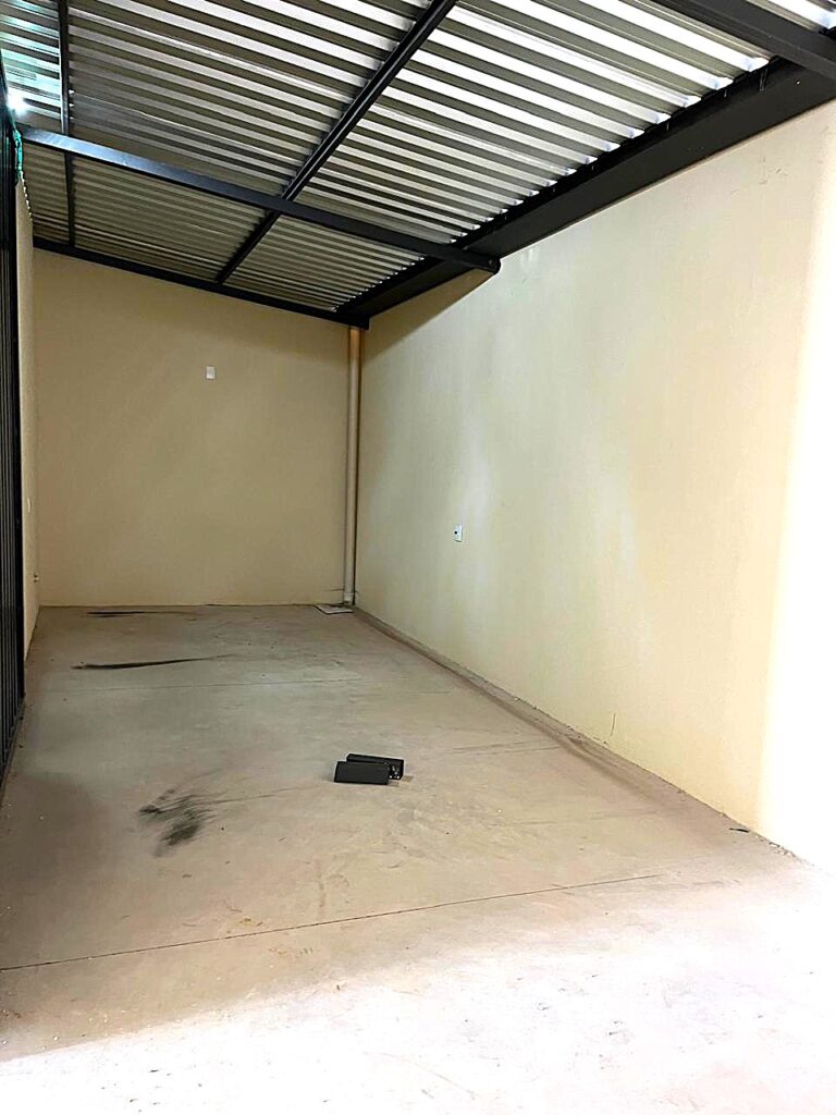 Vende-se ou Aluga-se salão novo próximo a rodovia BR 153 $ 700.000,00 ou $ 4.000,00 de locação