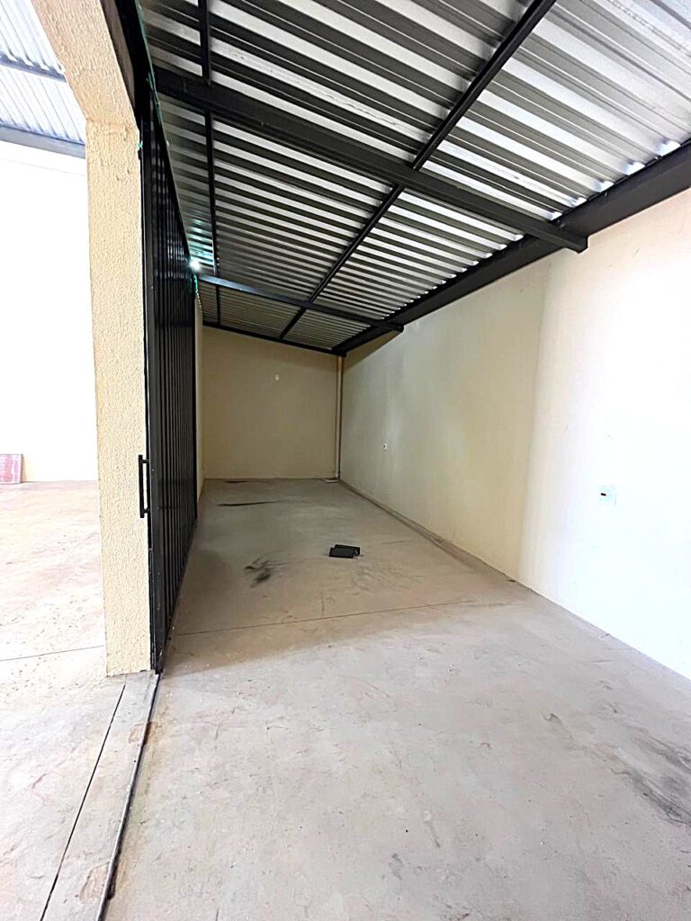 Vende-se ou Aluga-se salão novo próximo a rodovia BR 153 $ 700.000,00 ou $ 4.000,00 de locação