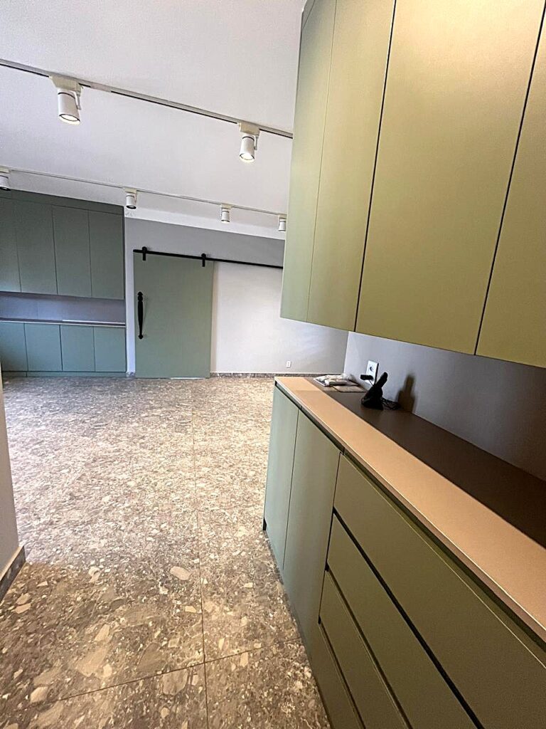 Aluga-se salão novo 1.500m² distrito Industrial $ 39.000,00