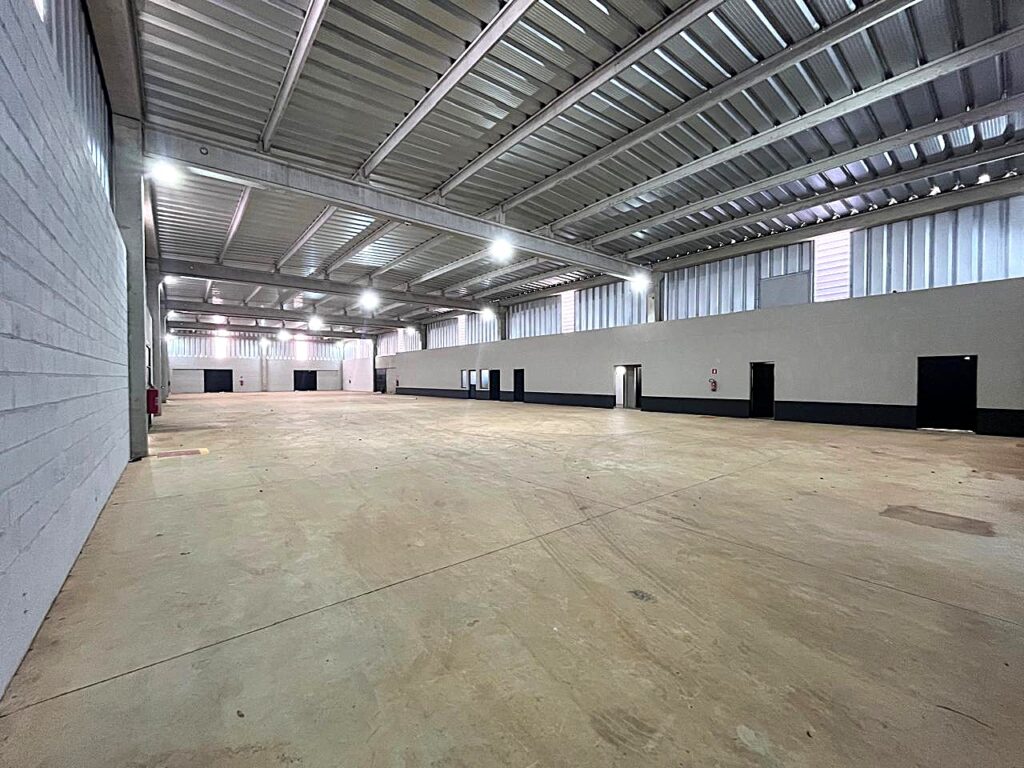 Aluga-se salão novo 1.500m² distrito Industrial $ 39.000,00