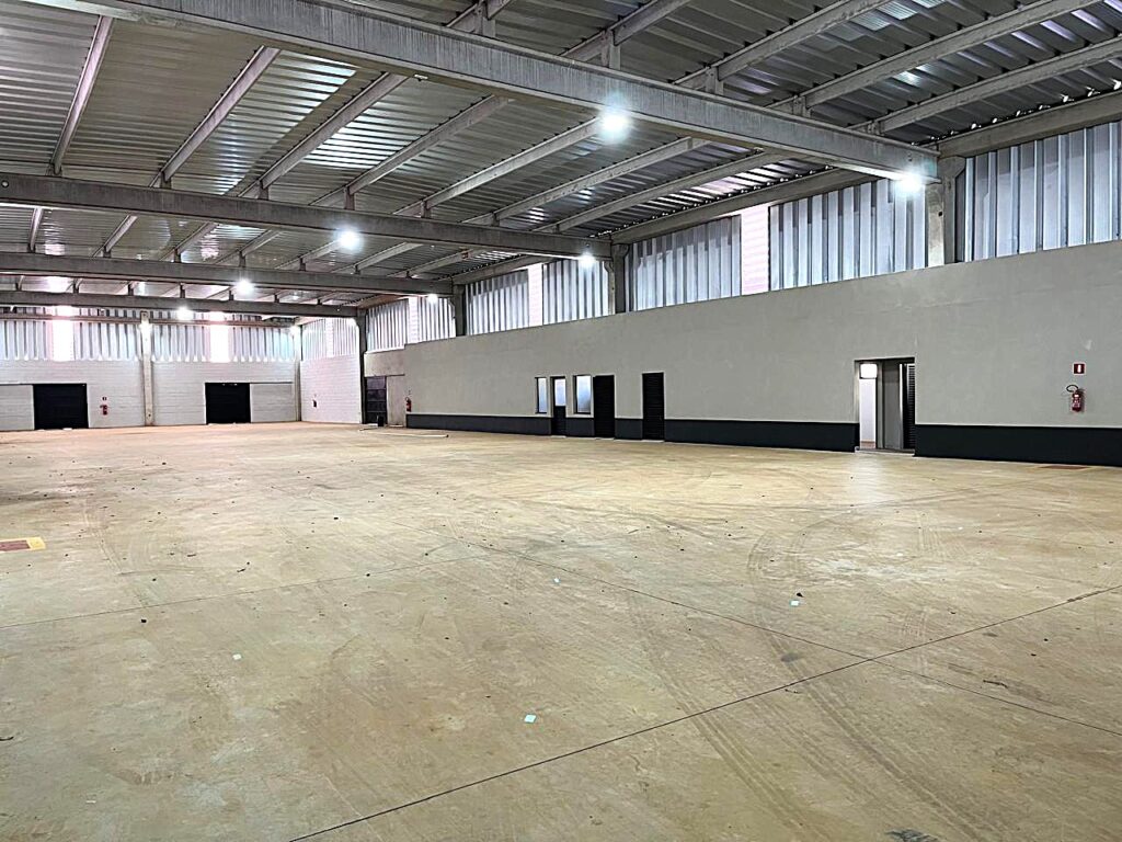 Aluga-se salão novo 1.500m² distrito Industrial $ 39.000,00