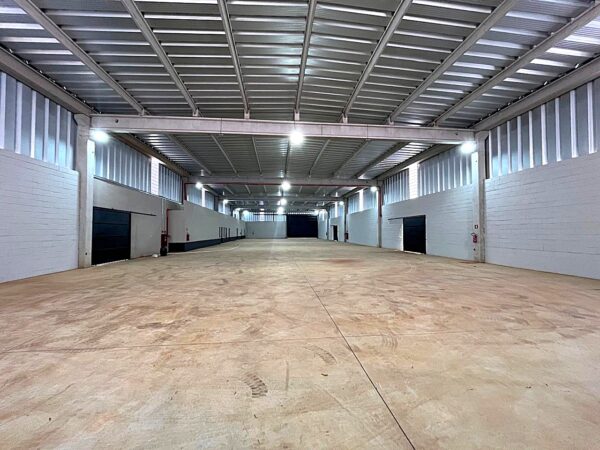 Aluga-se salão novo 1.500m² distrito Industrial $ 39.000,00