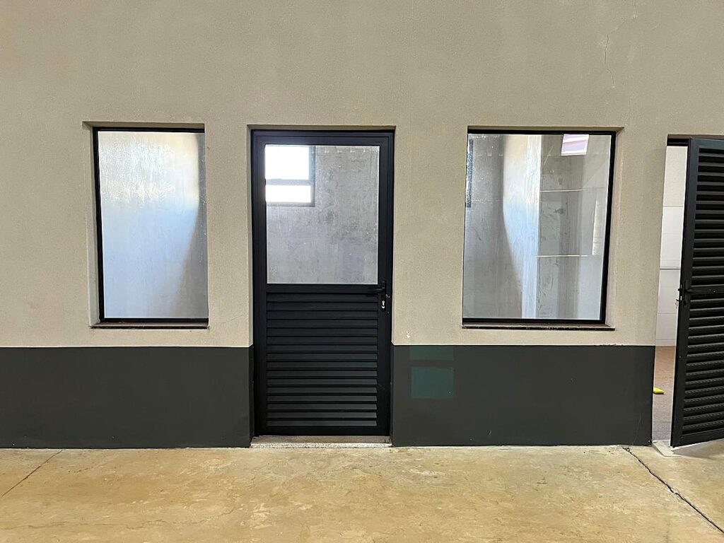 Aluga-se salão novo 1.500m² distrito Industrial $ 39.000,00