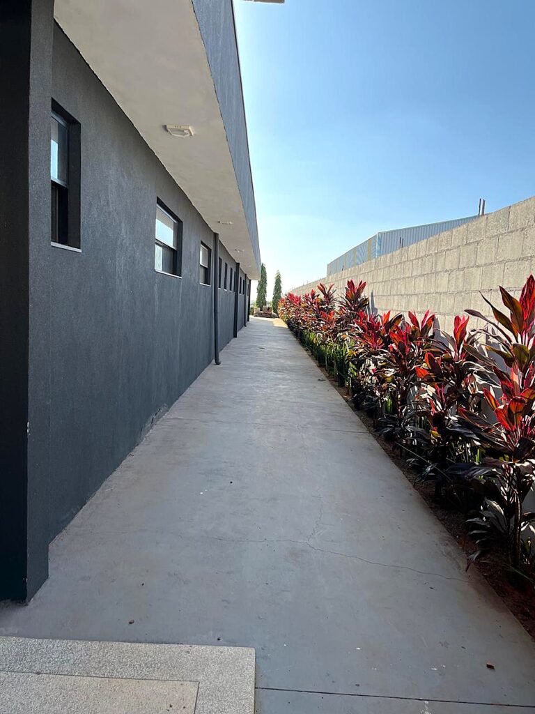 Aluga-se salão novo 1.500m² distrito Industrial $ 39.000,00