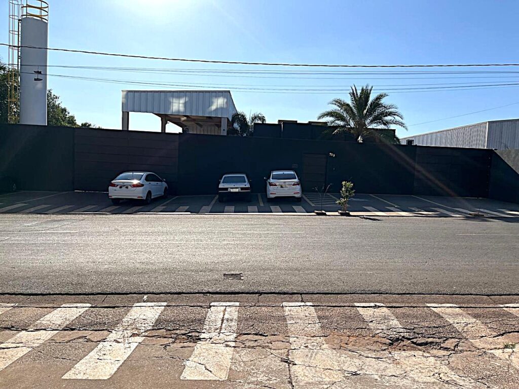 Aluga-se salão novo 1.500m² distrito Industrial $ 39.000,00