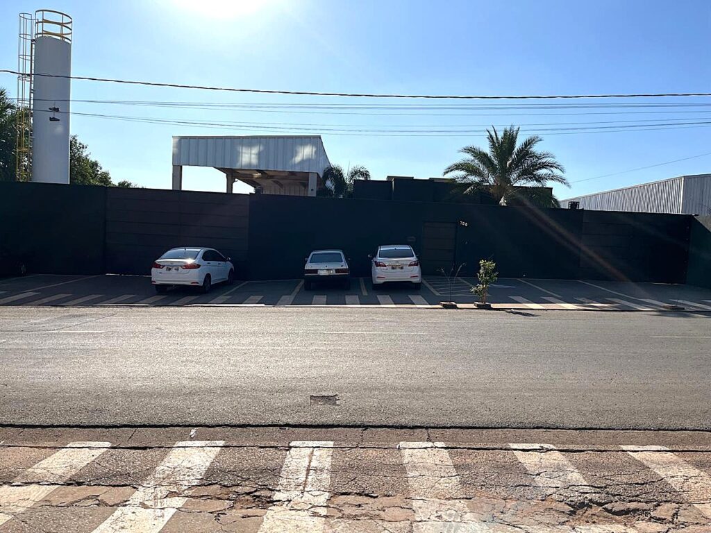 Aluga-se salão novo 1.500m² distrito Industrial $ 39.000,00