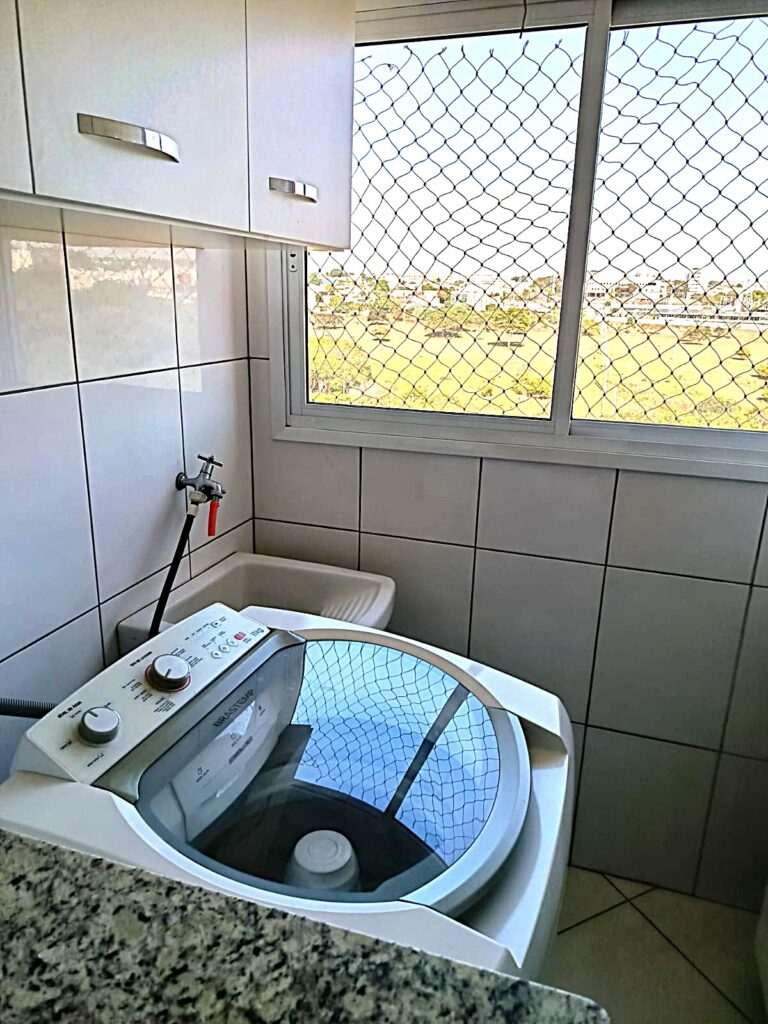 Vende-se apto no Vetorasso 3 dorm. c/ elevador e 2 garagens $ 300.000,00