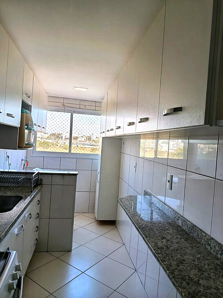 Vende-se apto no Vetorasso 3 dorm. c/ elevador e 2 garagens $ 300.000,00
