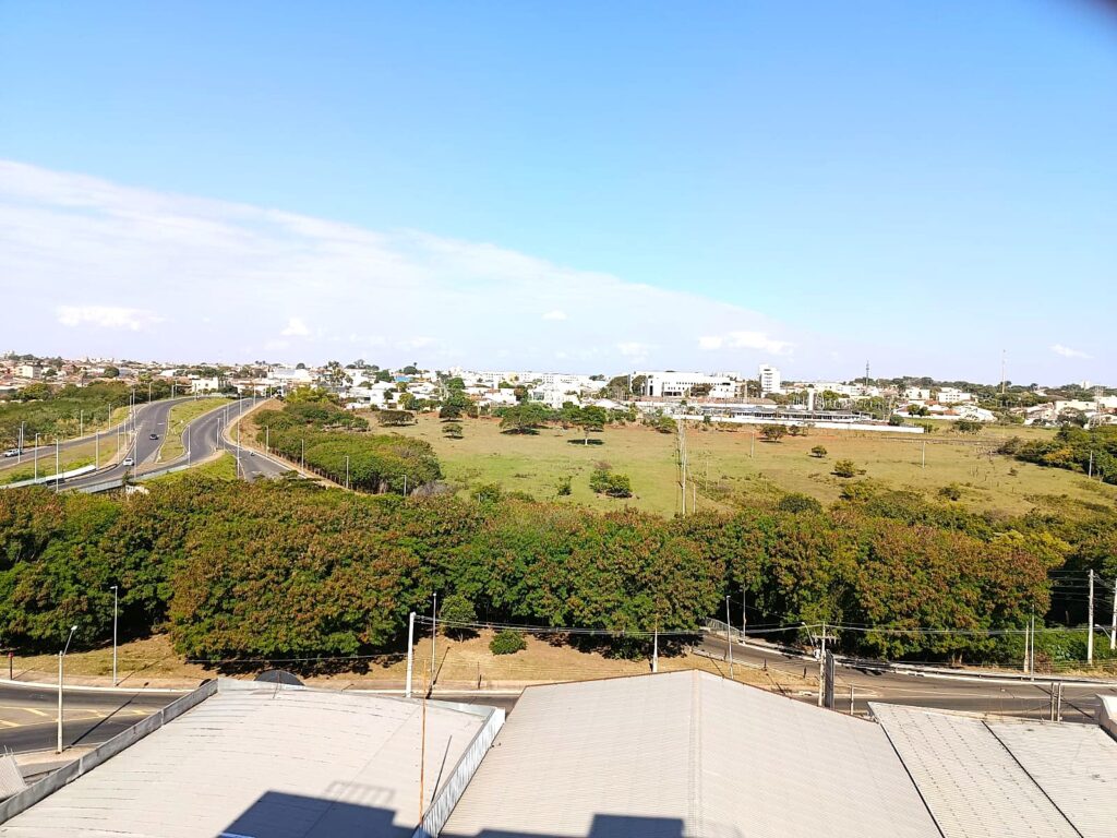 Vende-se apto no Vetorasso 3 dorm. c/ elevador e 2 garagens $ 300.000,00