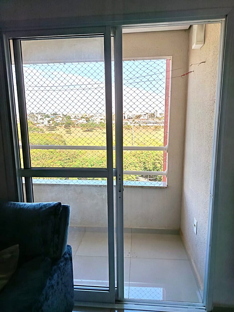 Vende-se apto no Vetorasso 3 dorm. c/ elevador e 2 garagens $ 300.000,00