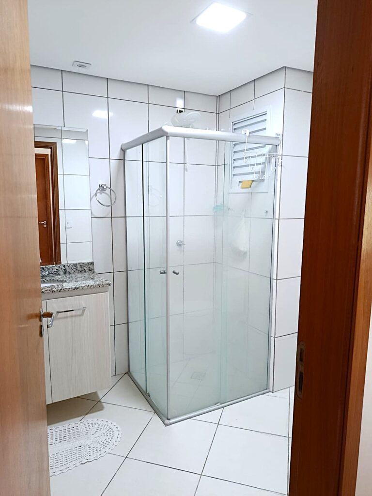 Vende-se apto no Vetorasso 3 dorm. c/ elevador e 2 garagens $ 300.000,00