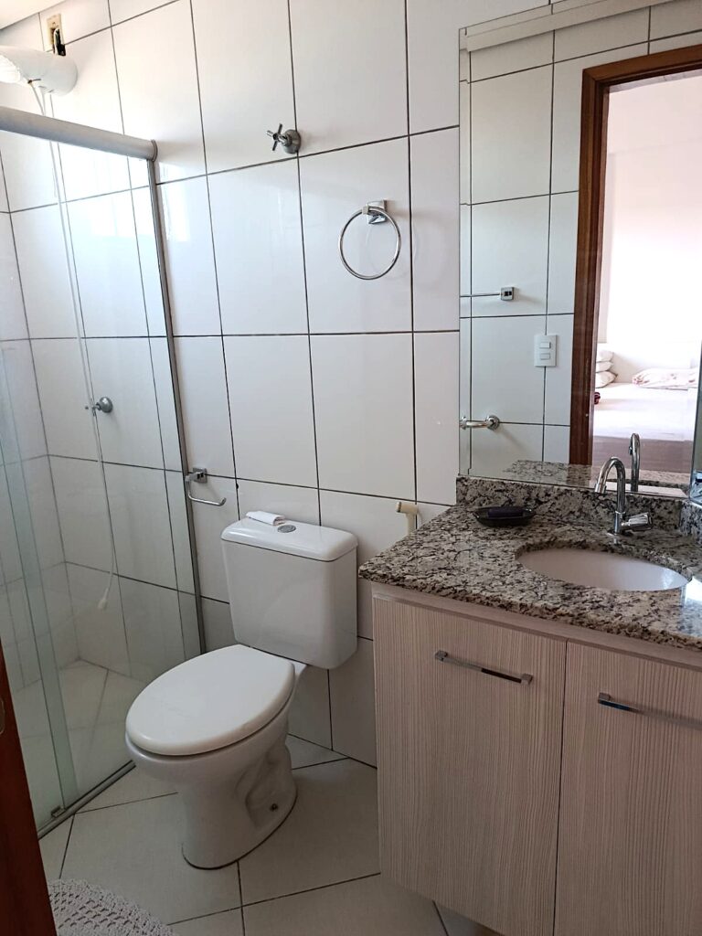 Vende-se apto no Vetorasso 3 dorm. c/ elevador e 2 garagens $ 300.000,00