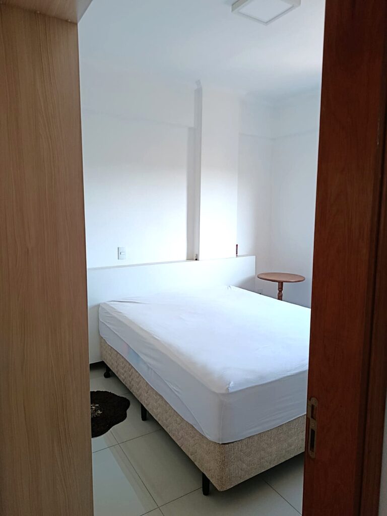 Vende-se apto no Vetorasso 3 dorm. c/ elevador e 2 garagens $ 300.000,00