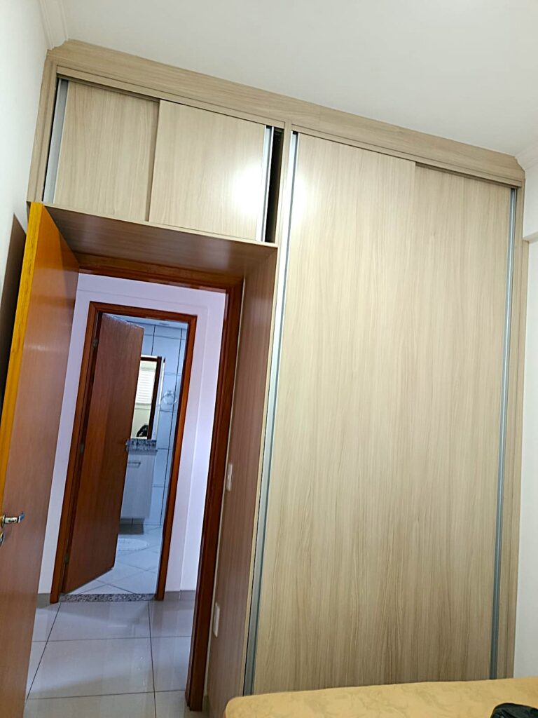 Vende-se apto no Vetorasso 3 dorm. c/ elevador e 2 garagens $ 300.000,00