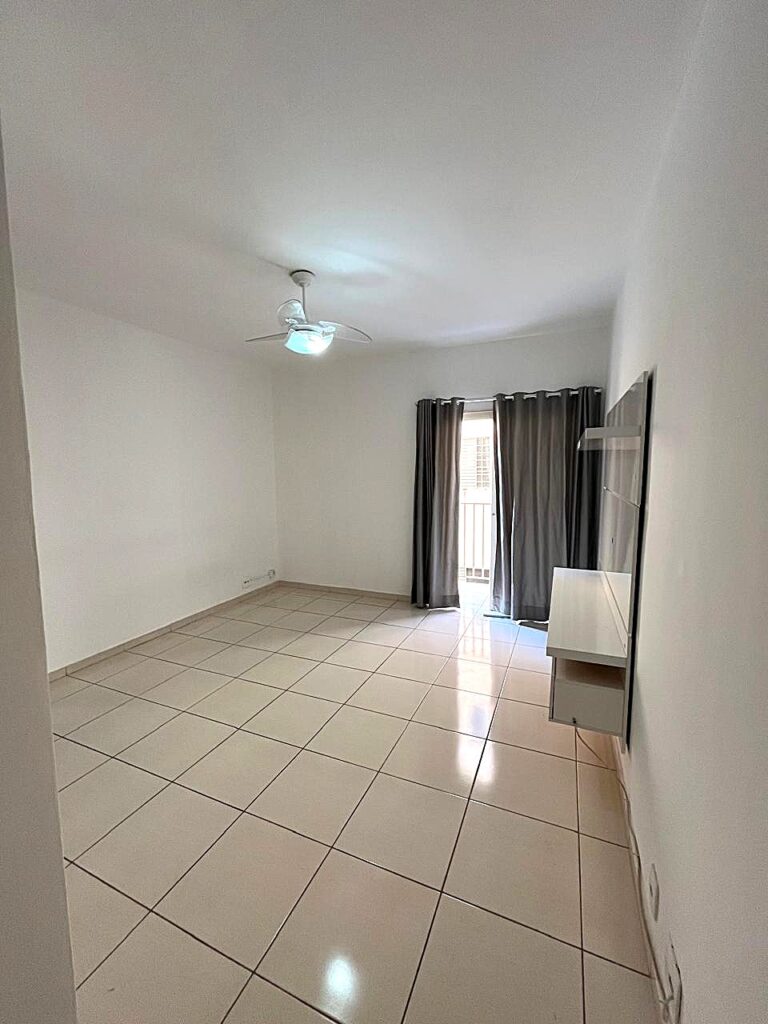 Vende-se apto 2 dormitórios c/ armários 2 garagens $ 210.000,00