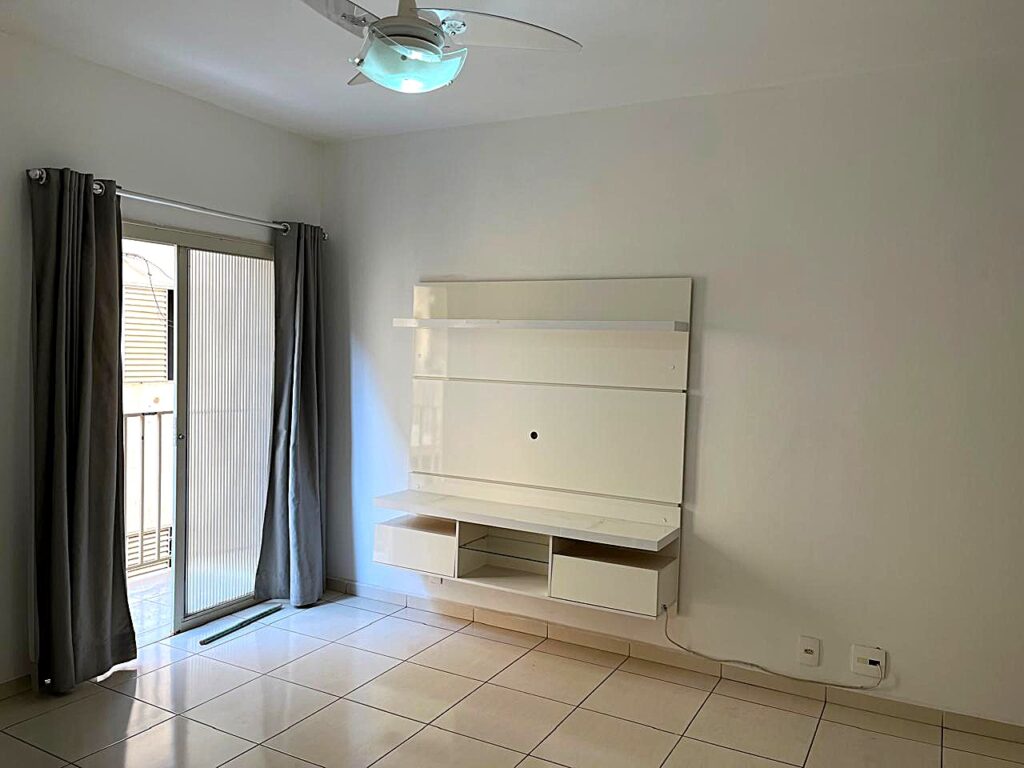 Vende-se apto 2 dormitórios c/ armários 2 garagens $ 210.000,00