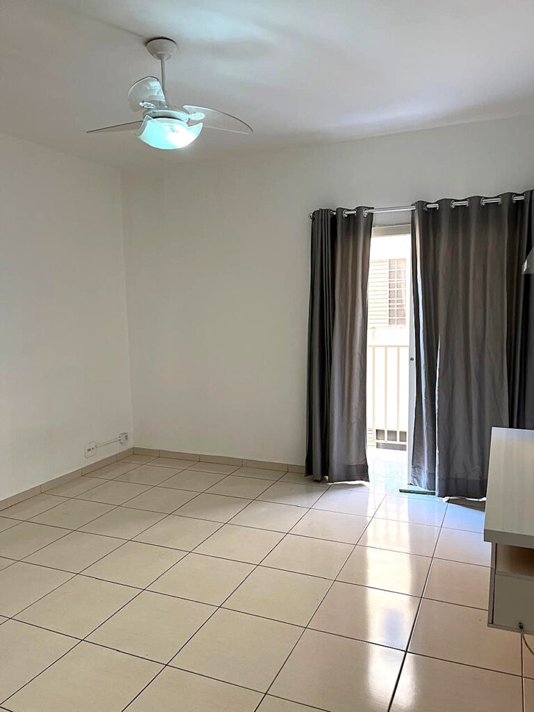 Vende-se apto 2 dormitórios c/ armários 2 garagens $ 210.000,00