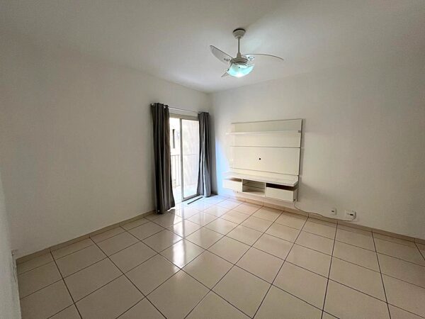 Vende-se apto 2 dormitórios c/ armários 2 garagens $ 210.000,00