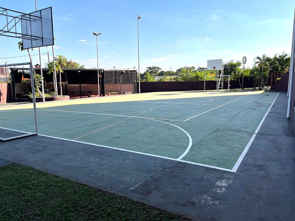 Vende-se apto 2 dormitórios c/ armários 2 garagens $ 210.000,00