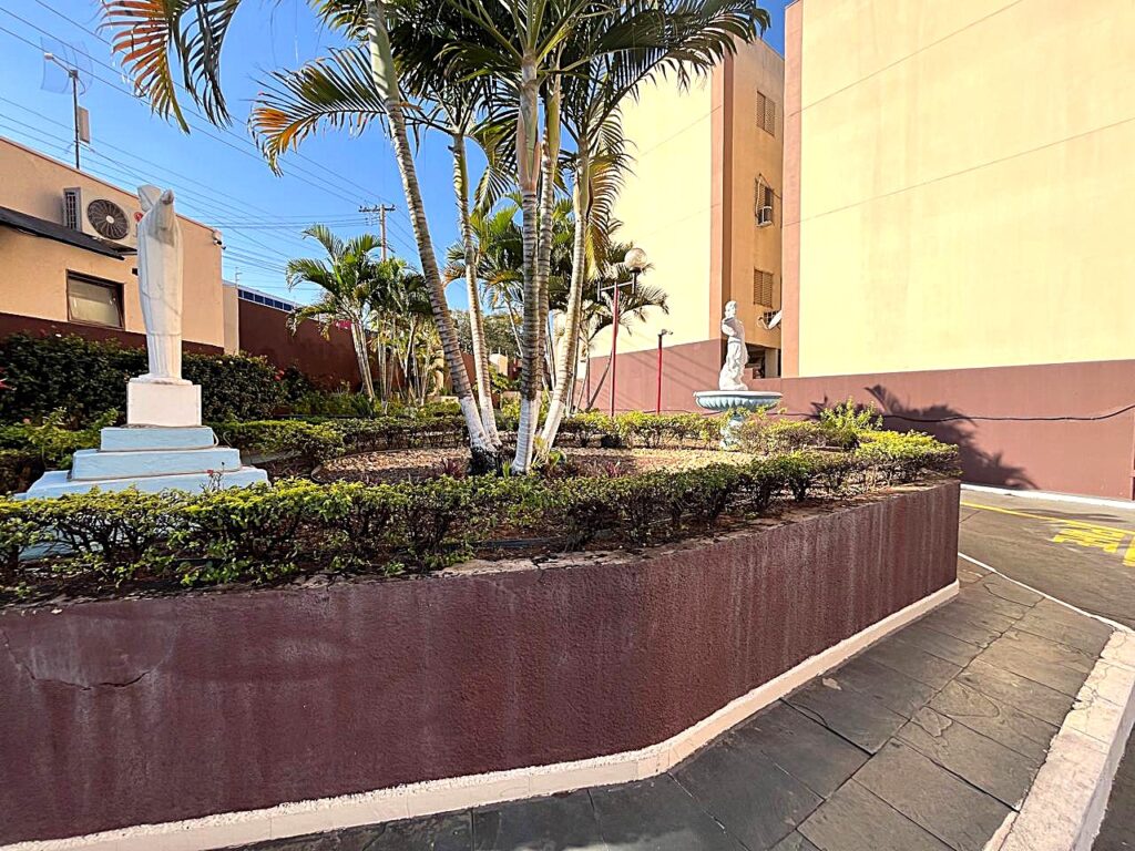 Vende-se apto 2 dormitórios c/ armários 2 garagens $ 210.000,00