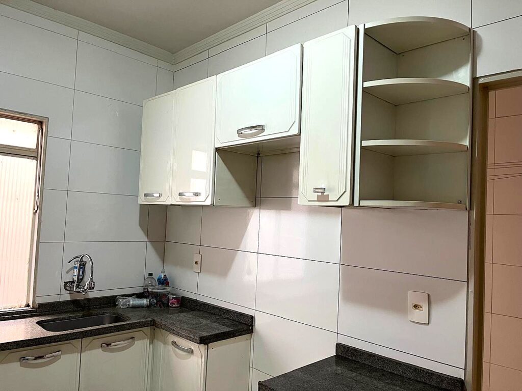 Vende-se apto 2 dormitórios c/ armários 2 garagens $ 210.000,00