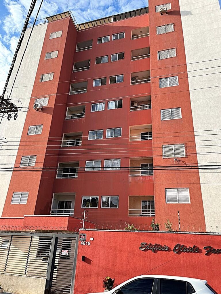 Vende-se apto no Vetorasso 3 dorm. c/ elevador e 2 garagens $ 300.000,00